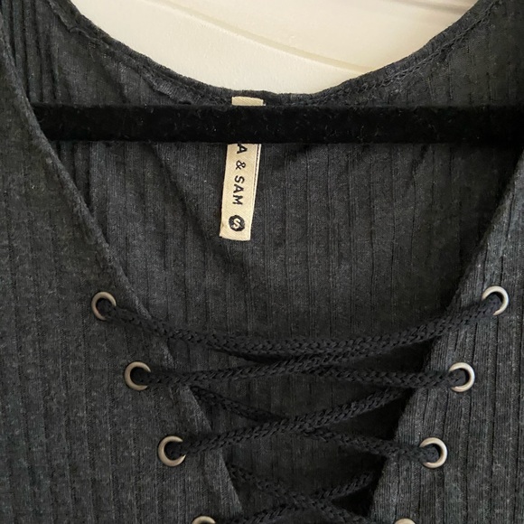 High Low Slit Emma & Sam top - Picture 3 of 4